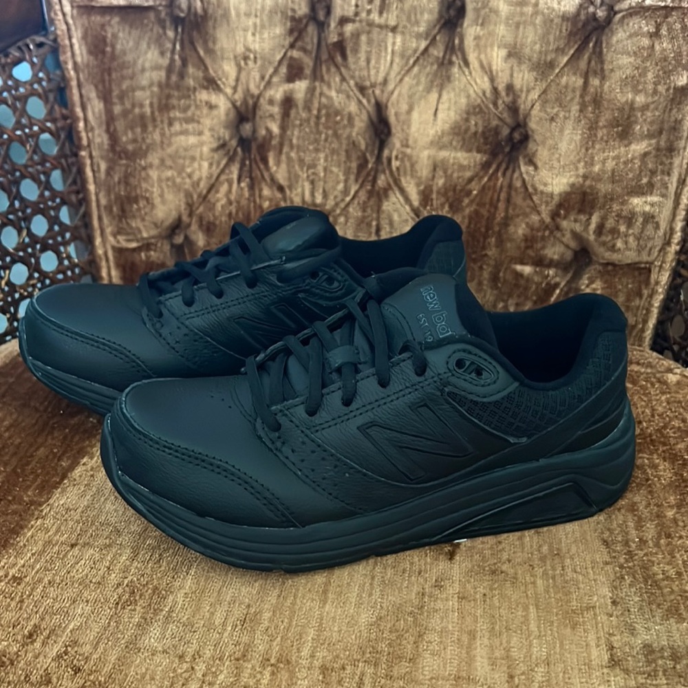 NEW w/o tags NB walking shoes